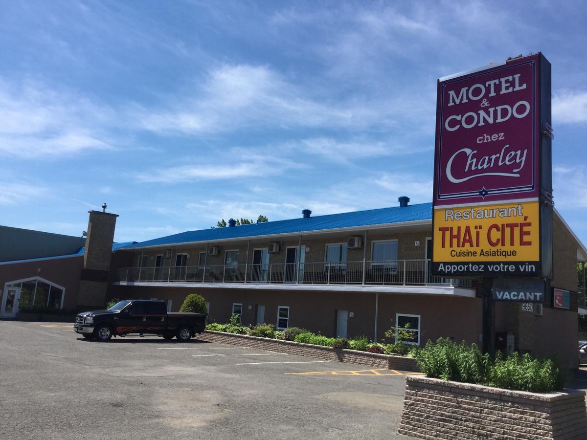 Motel Et Condo Chez Charley Sainte-Anne-de-Beaupré Exterior foto